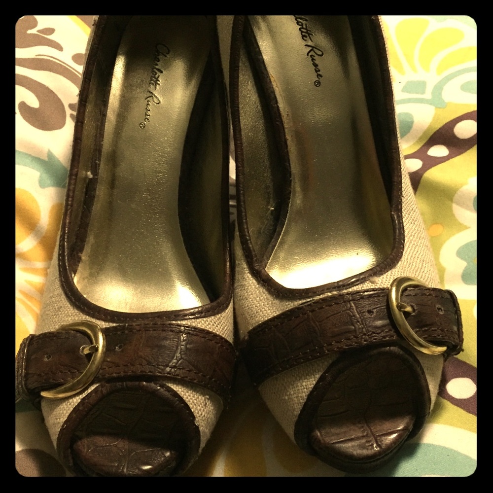 Peep toe pumps